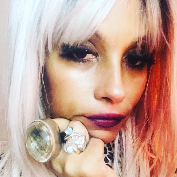 Meet your Posher, CLiisa - Picture 2 of 2